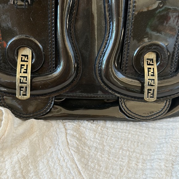 Very good condition FENDI PATENT LEATHER BAG - Picture 3 of 9